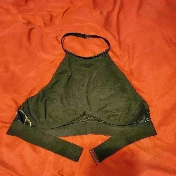Large Victoria's Secret Halter Underwire Bralette - Picture 2 of 5